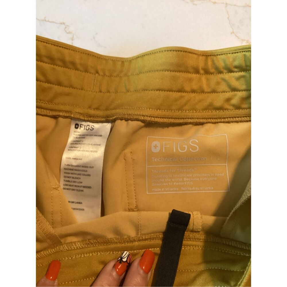 Figs Scrub Set Sz L Catarina Top with Pocket Zamora Scrub Pants Gold - Picture 8 of 13